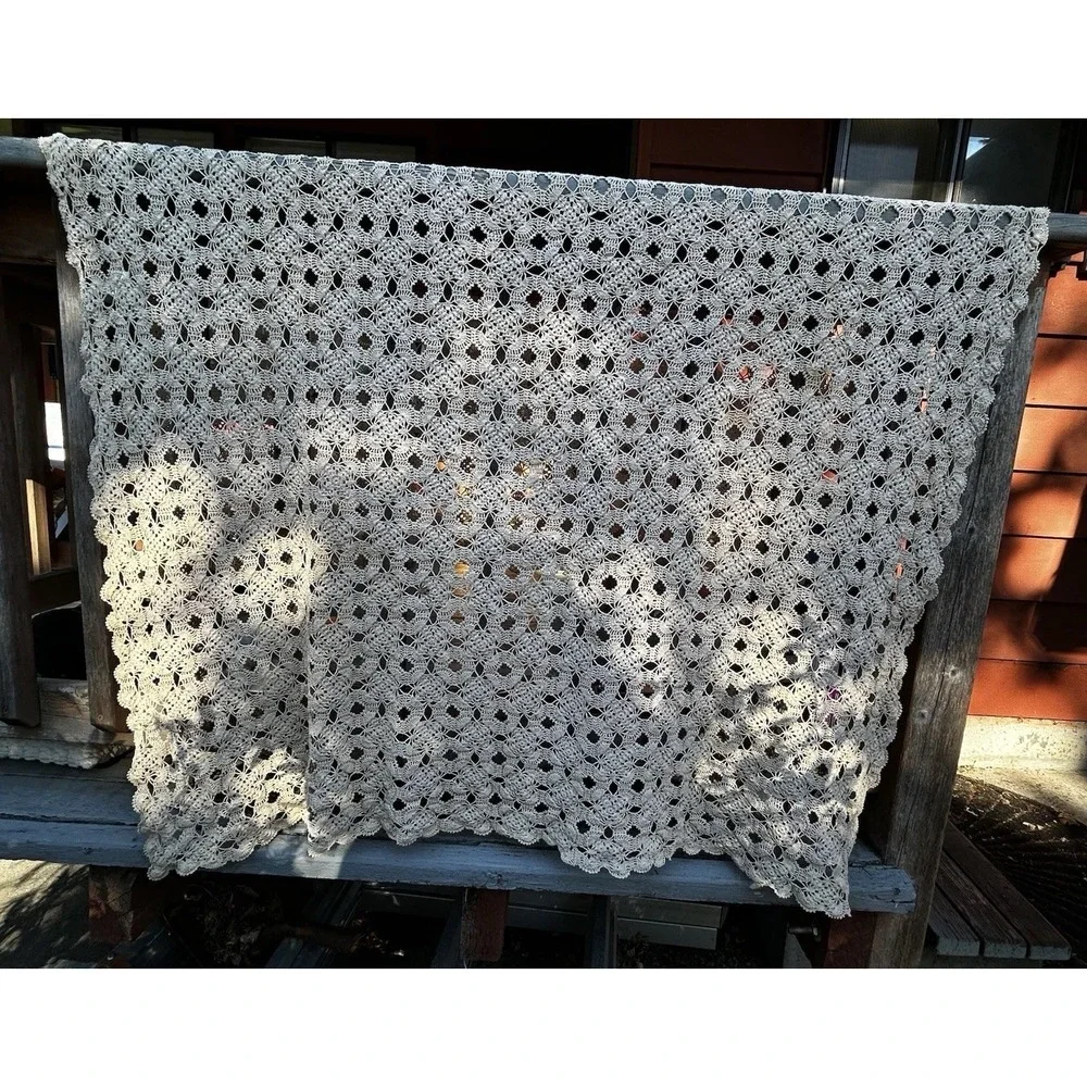 Antique VTG Handmade Crochet Lace Tablecloth Ecru Ivory Scalloped Edge 62x50